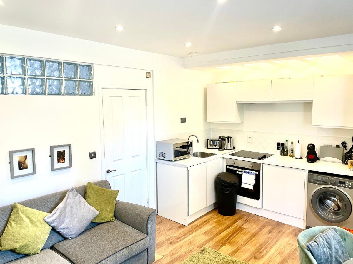 Emmanuel House - Beautiful 1-bedroom In - Historical Building Apartment