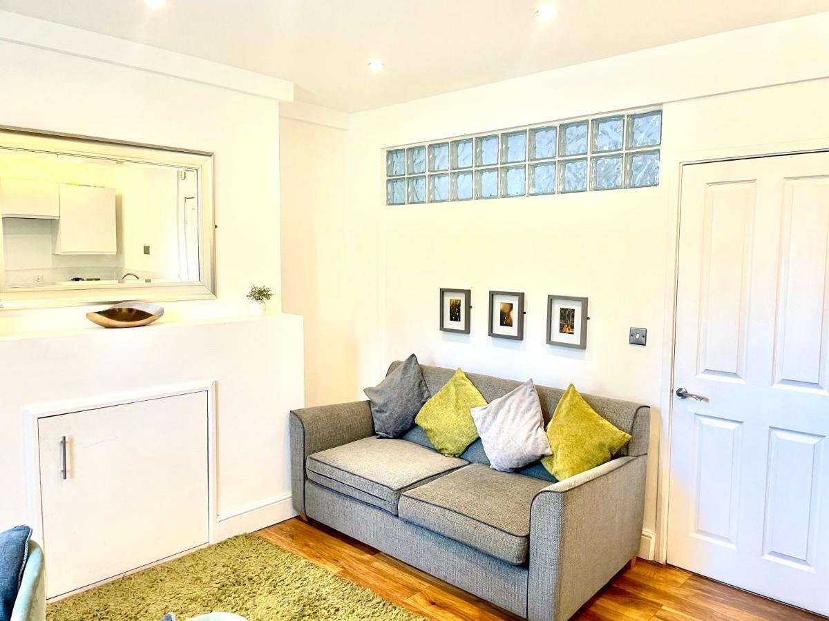 Emmanuel House - Beautiful 1-bedroom In - Historical Building Apartment *